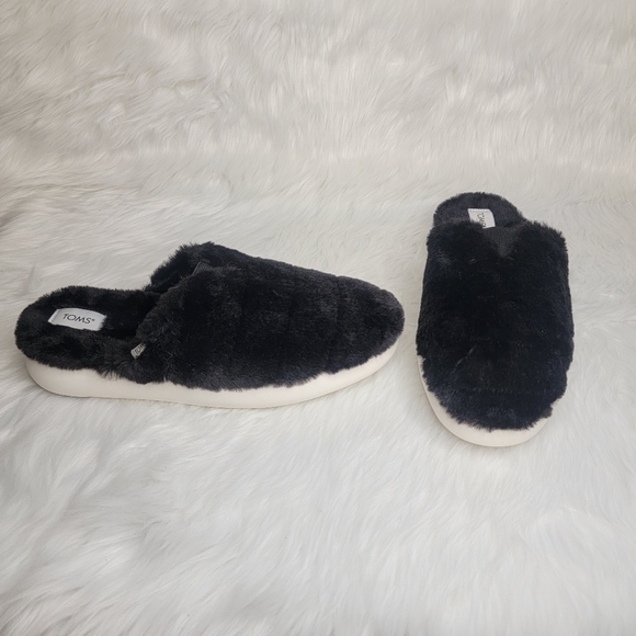 TOMS alpargata mule black faux fur slippers. - Picture 4 of 11